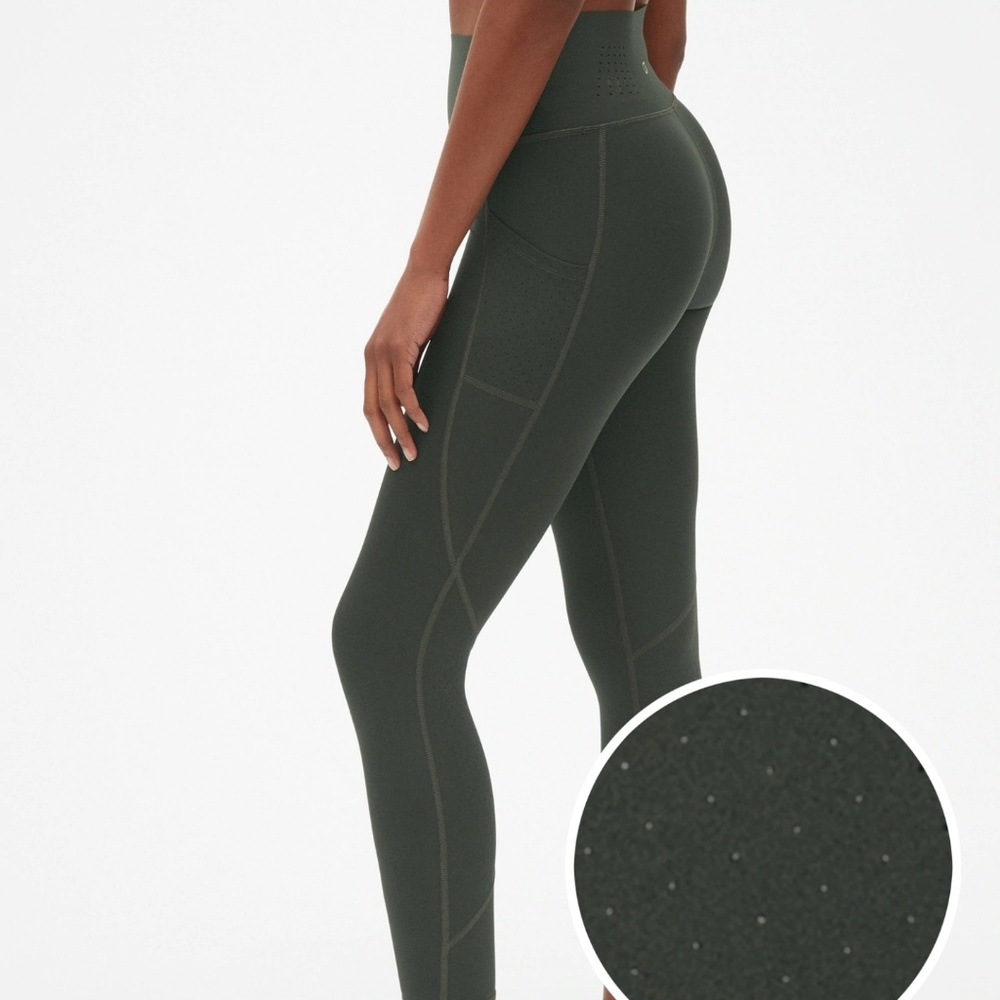 GapFit High Rise Perforated Pocket 7/8 Leggings
